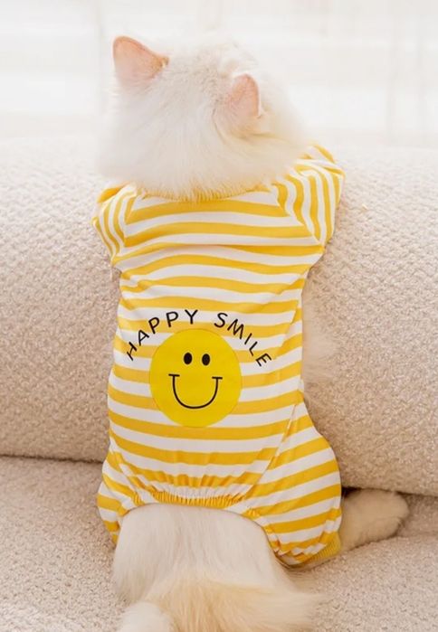 Іграшки та піжама для собак та котів