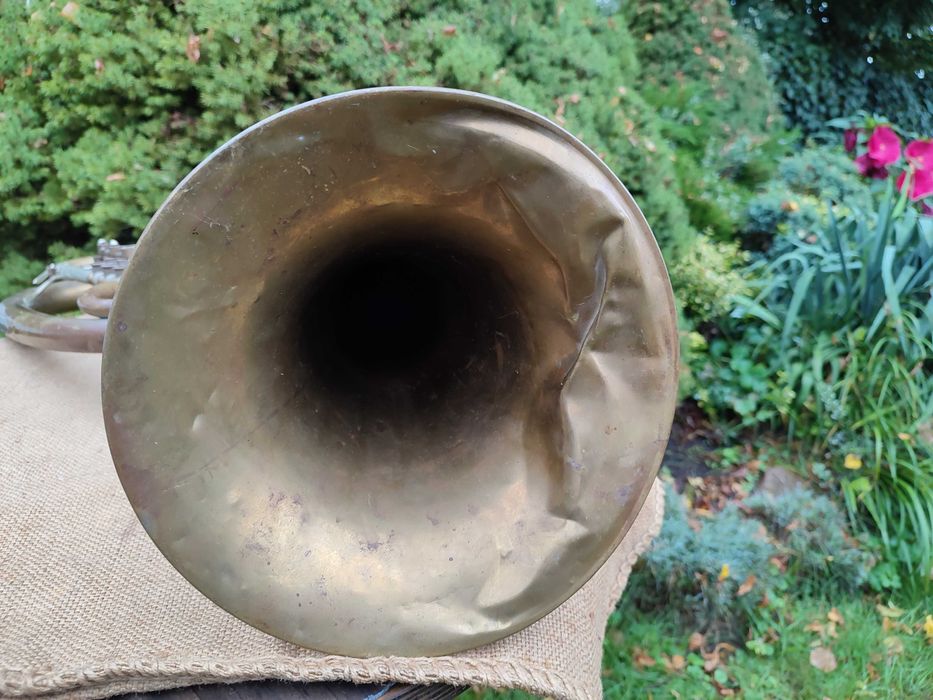 Stary instrument dęty saxhorn