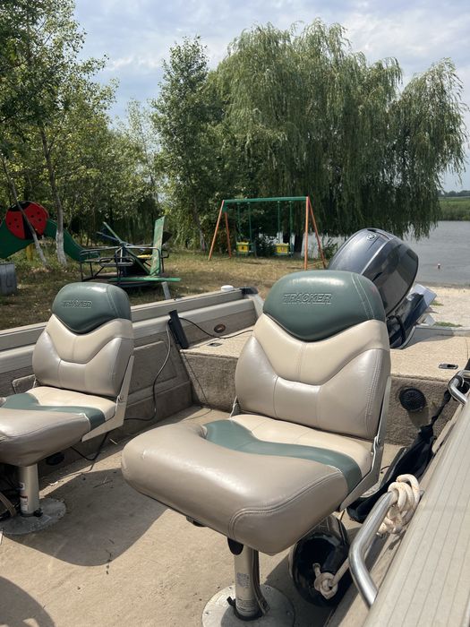 човен Tracker Pro Guide V-16 + двигун Yamaha F70