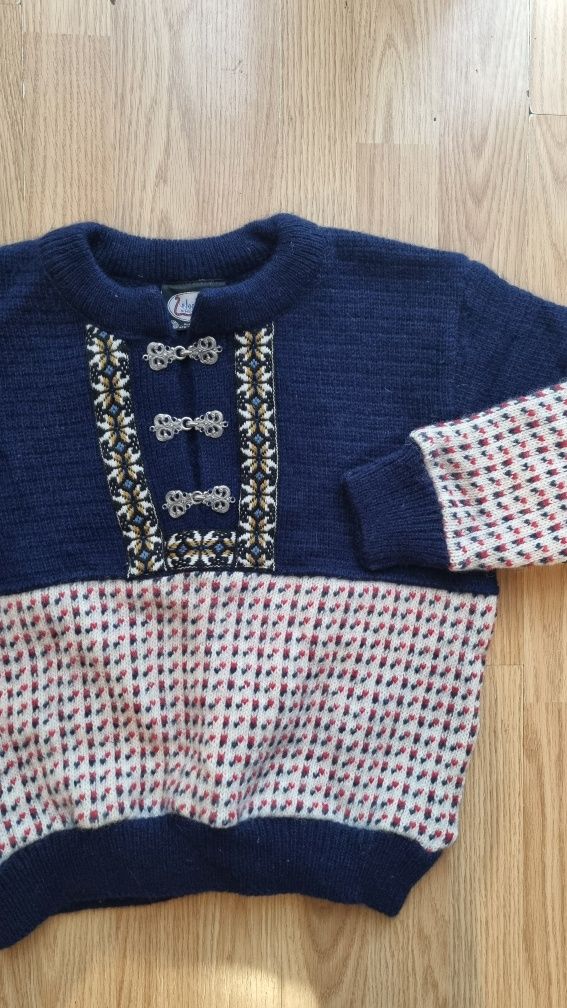 Piękny sweter norweski