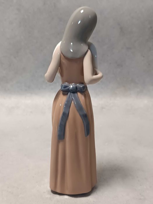 LLADRO #5007 Bashful Dziewczyna z kapeluszem Hiszpańska porcelana