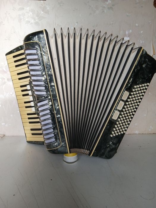 Німецький Акордеон/Аккордеон/ на 96 басів Amoretto