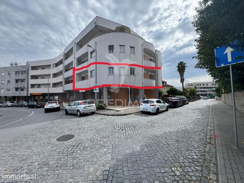 Apartamento T4 No Centro das Taipas