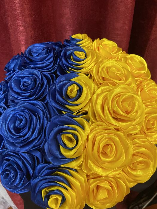 Рози з атласної стрічки