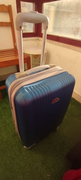 Mala de Viagem Rígida Azul Brilhante - Perfeita para suas Próximas Ave