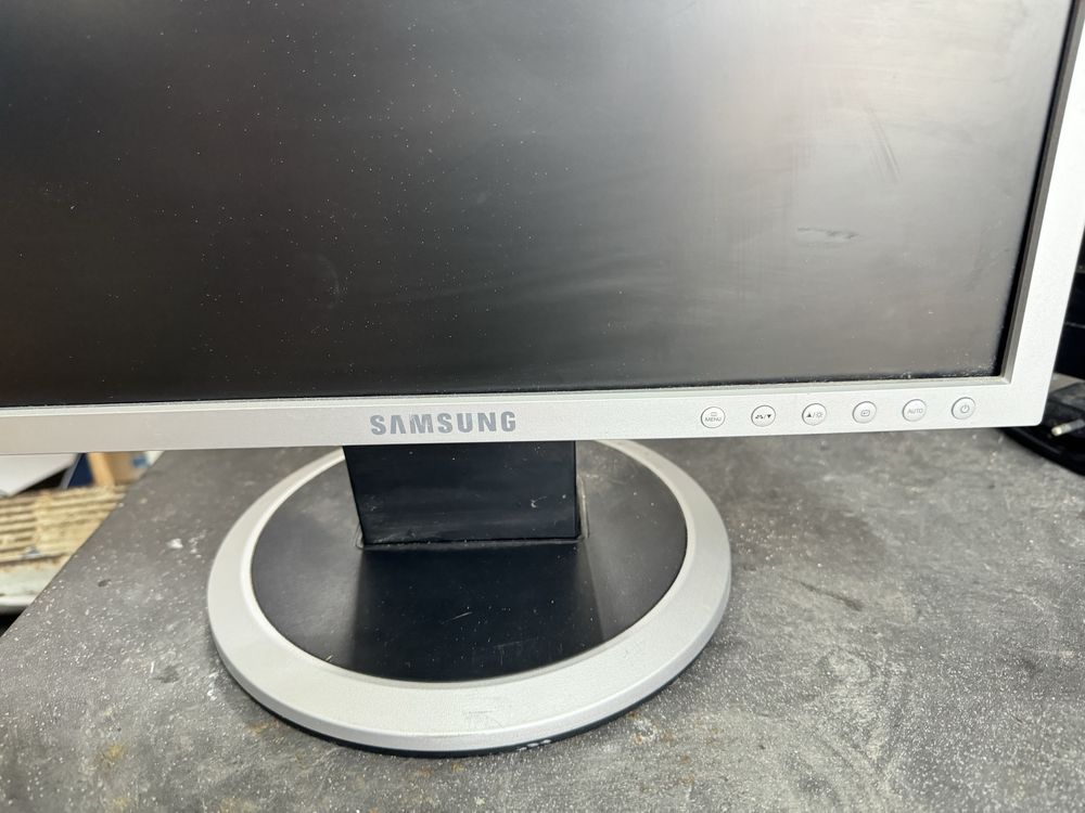 Monitor Samsung 740N