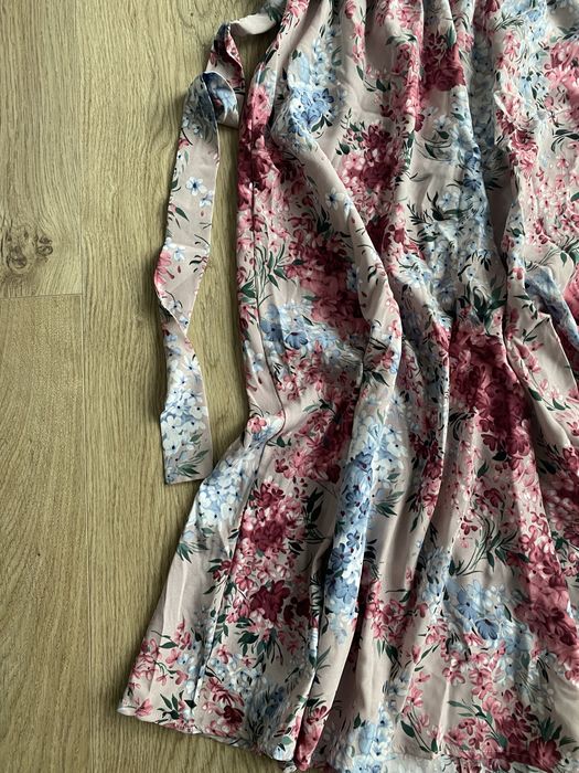 Sukienka maxi w kwiaty z paskiem s