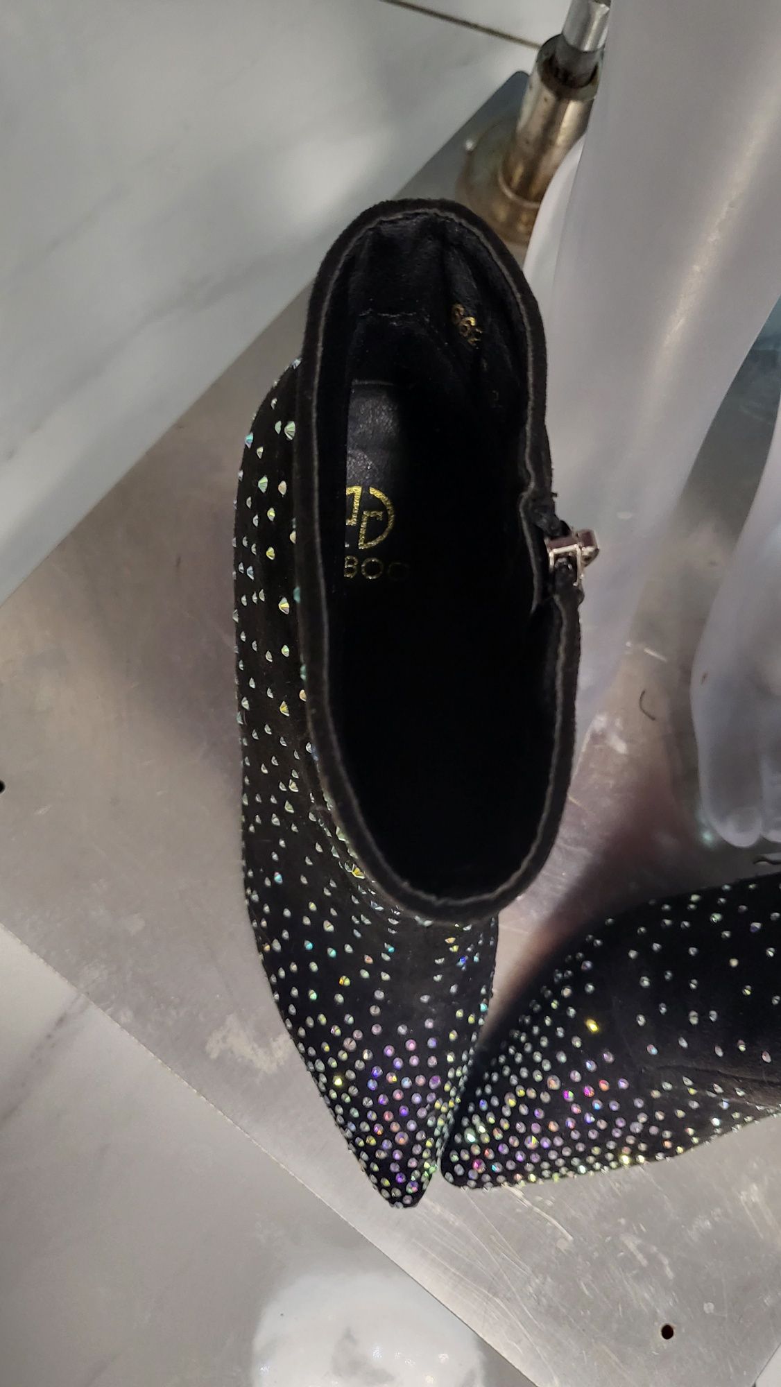Buty czarne cyrkonie  nowe.