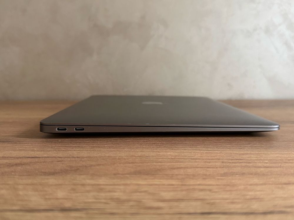 Гарний стан! Macbook Air 13 M1 8/256 ГБ Space Gray