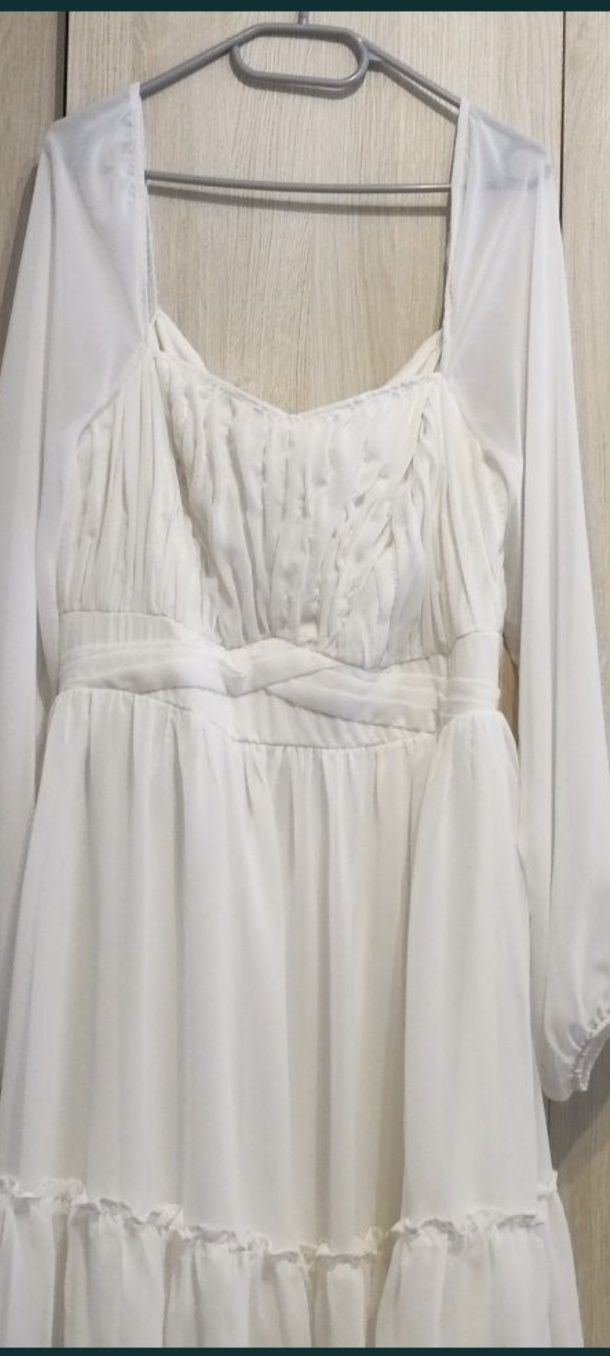 Biała muślinowa sukienka
