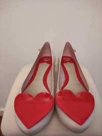 Sapatos Melissa com coração