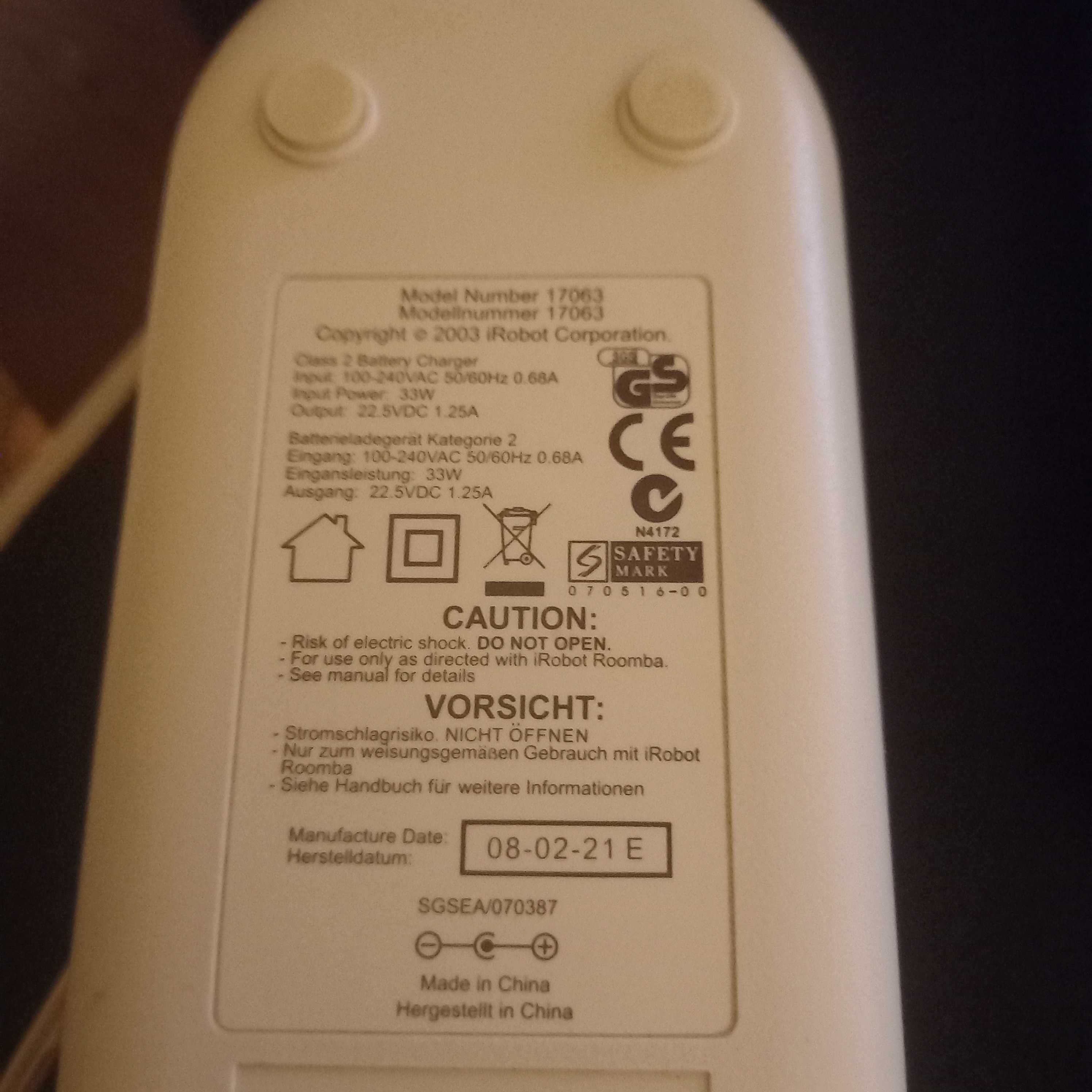 Zasilacz i Robot ROOMBA 17063