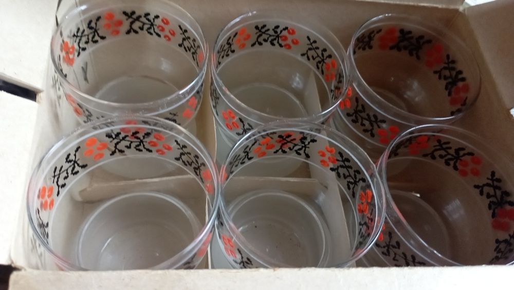 Стакани з візерунком нові