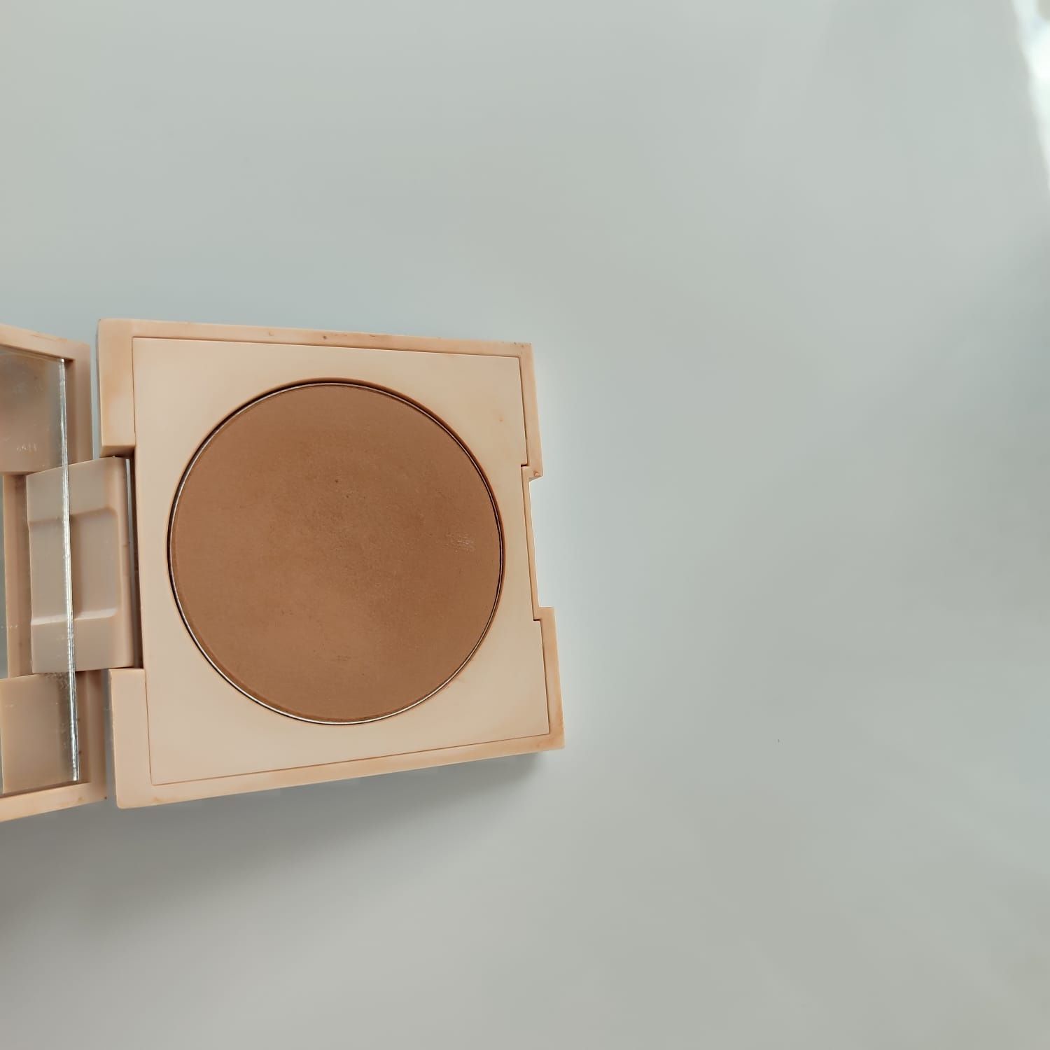Ilia Novelity bronzer bez talku jedwabista formuła puder brązujący