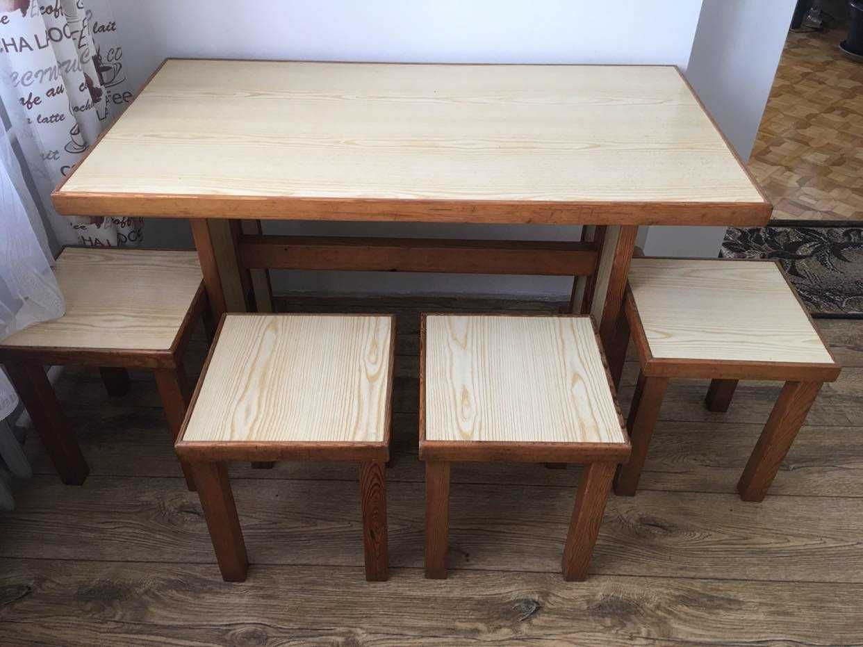 Stół z krzesłami krzesła taborety