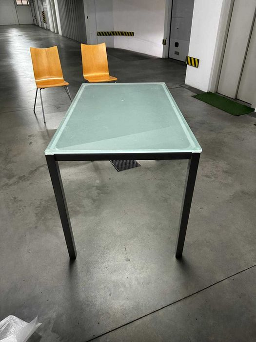 Mesa de cozinha com cadeiras