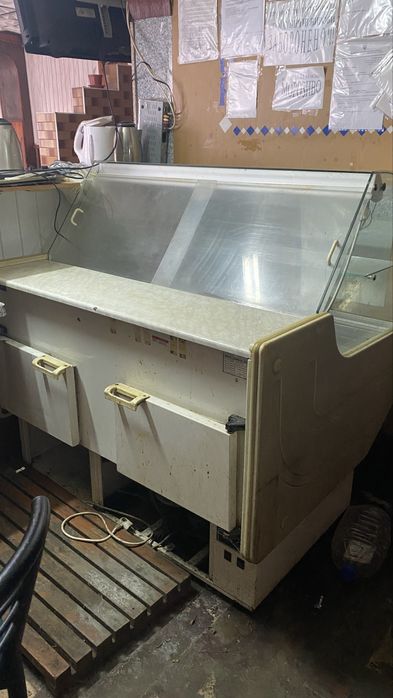 Холодильник вітрина