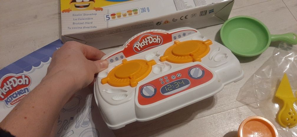 Play-Doh Wesoła kuchnia elektryczna kuchenka gotowanie NOWA ciastolina