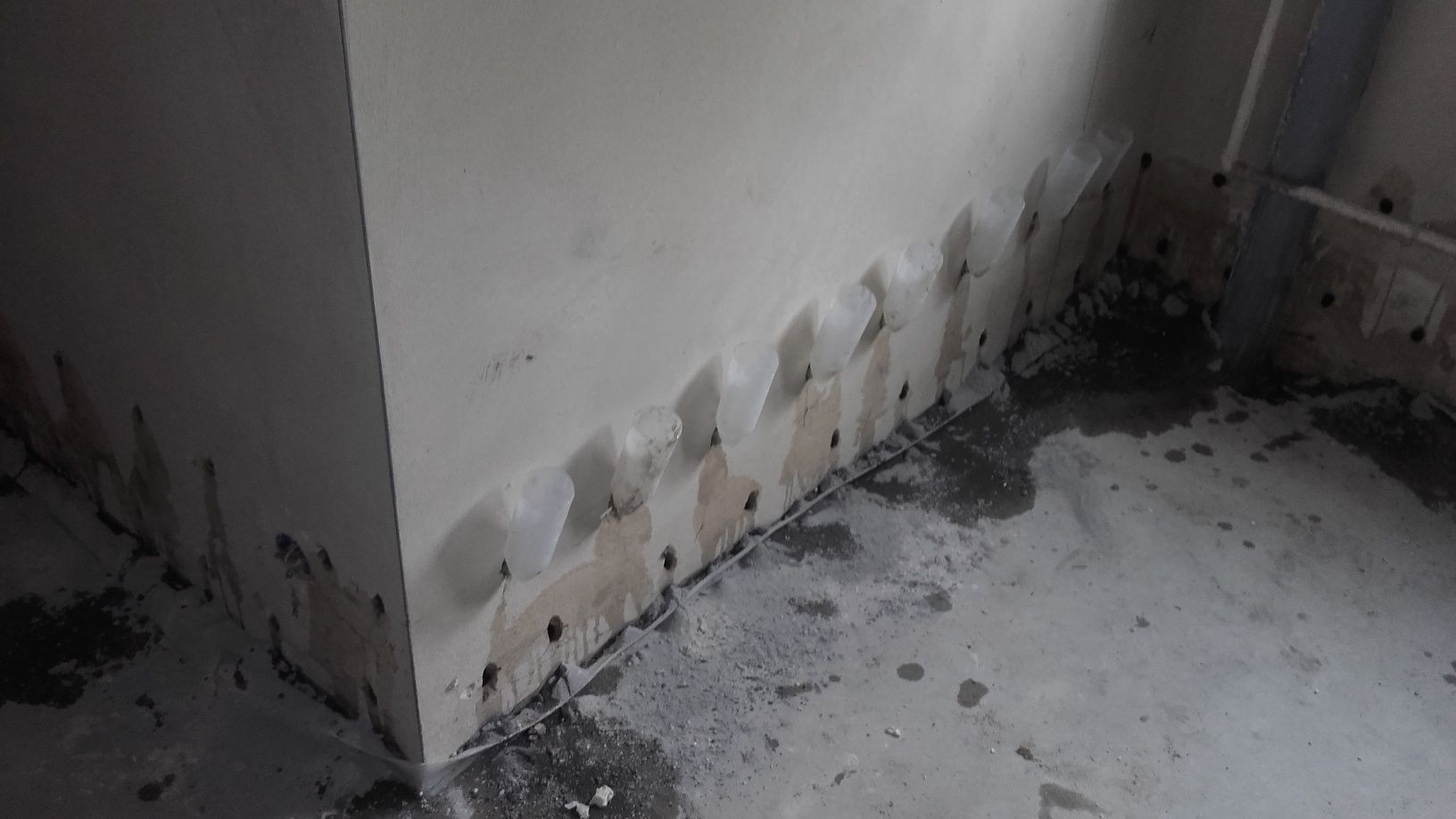 Iniekcja krystaliczna żywicą osuszanie podnoszenie posadzek Rzeszów o