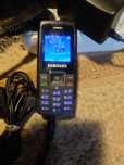 Телефон Samsung SGH-X100 с зарядкой и наушниками