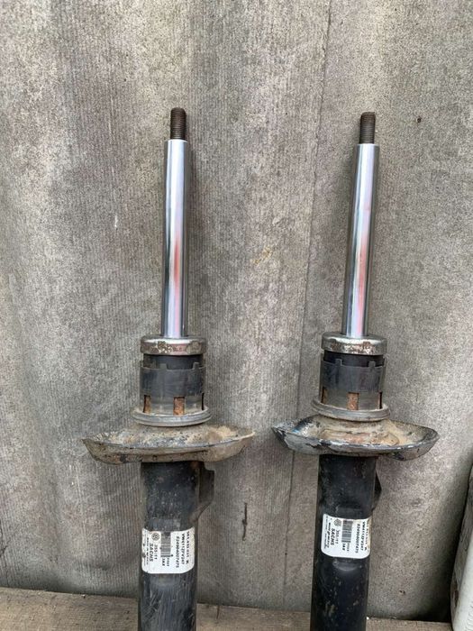 Амортизаторы передние VW Passat b7, b8.(Фольксваген пассат б7, б8.)