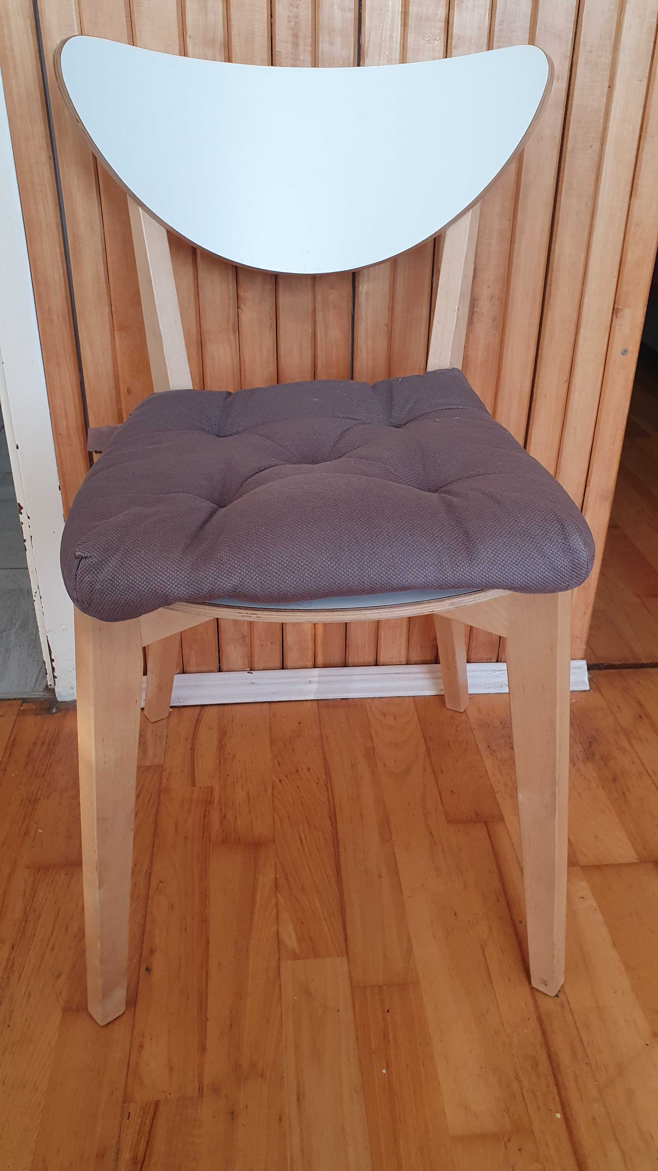 krzesło drewniane białe IKEA