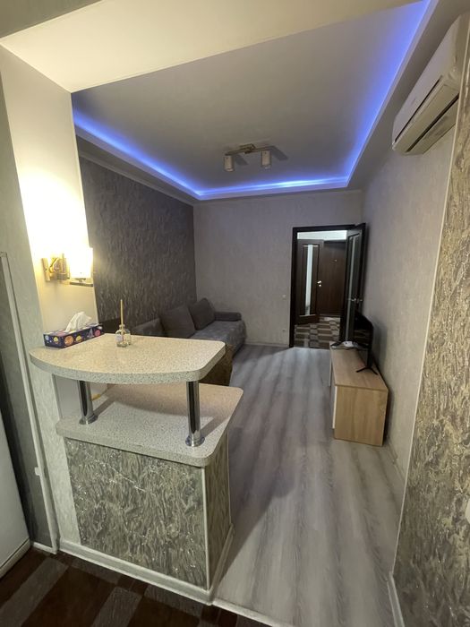 Сдам посуточно без комисссии классную квартиру Таирова Небесной Сотни