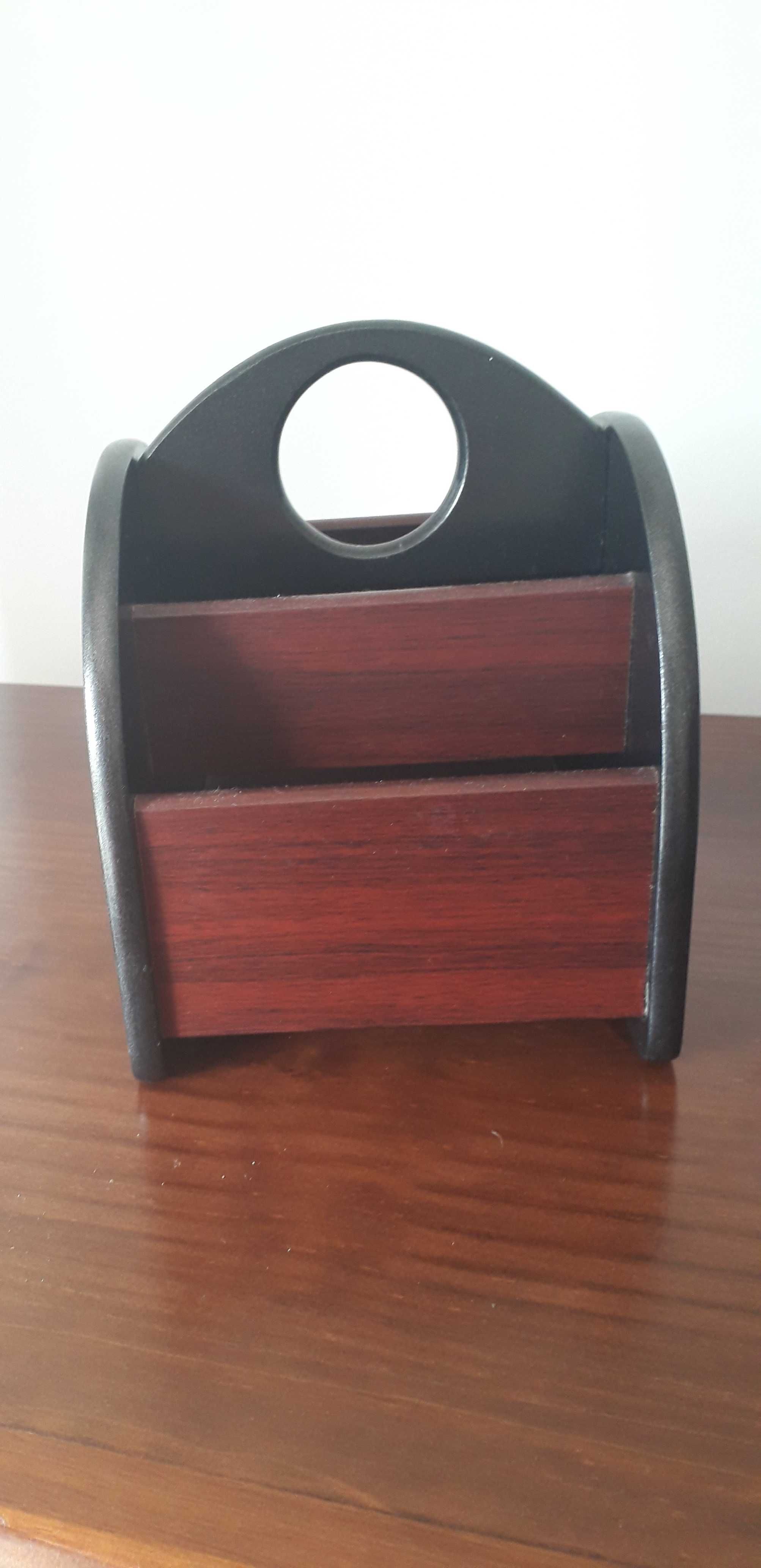 Porta cartas de secretária