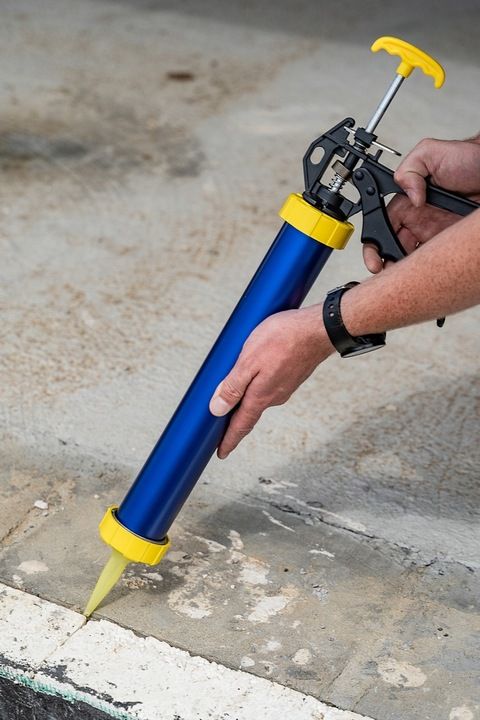Wyciskacz Pistolet Do Silikonu Fug Kiełbas 600ml Szeroki Tłok Bauhus