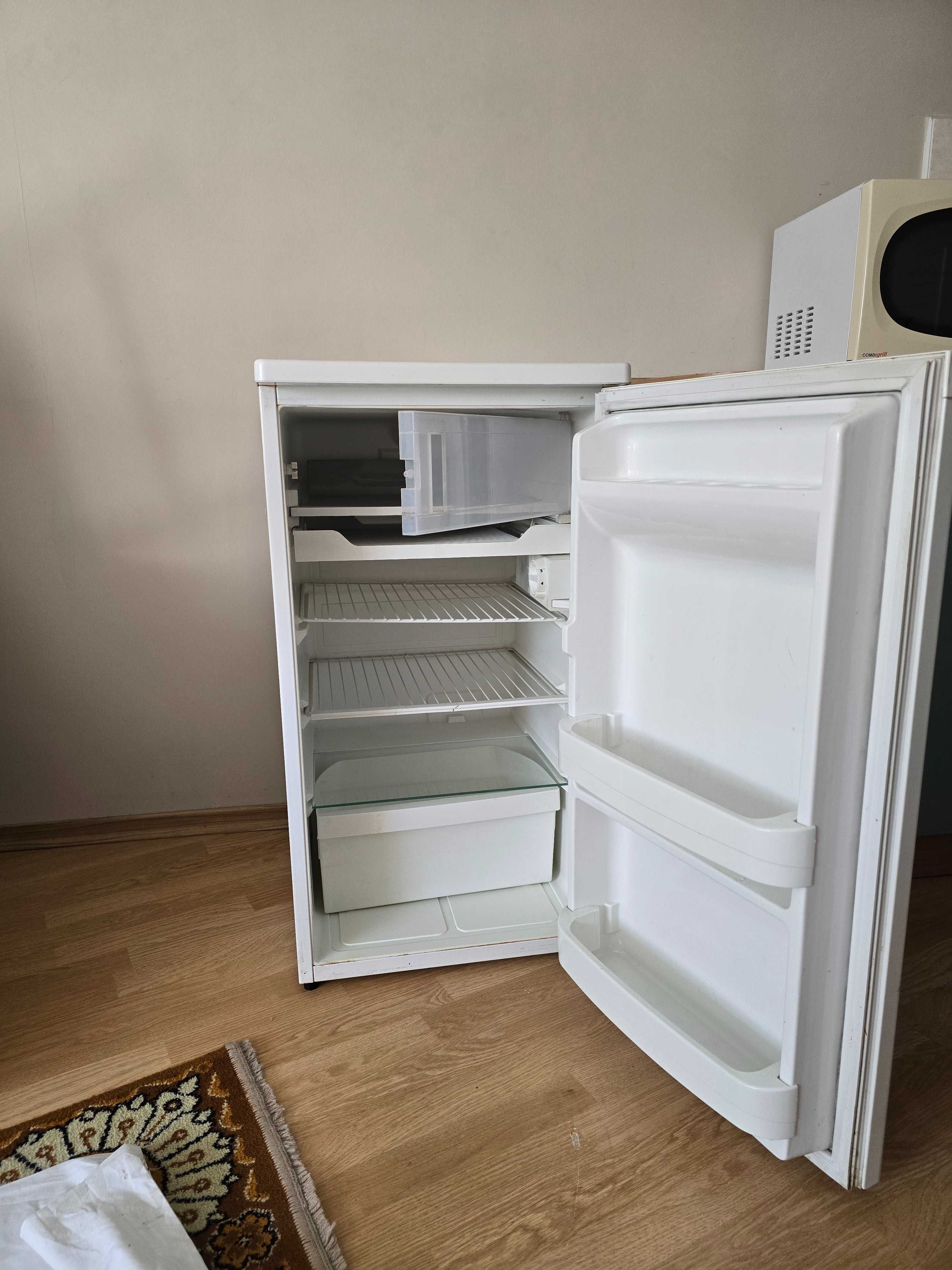 Lodówka mała Whirlpool