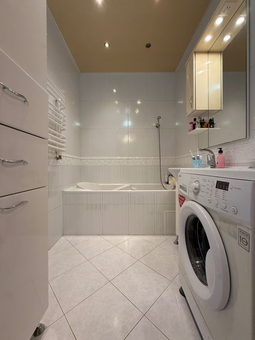 3-кімн. квартира 132м.кв. Будинок 2008р. Вул. О. Басараб.!!