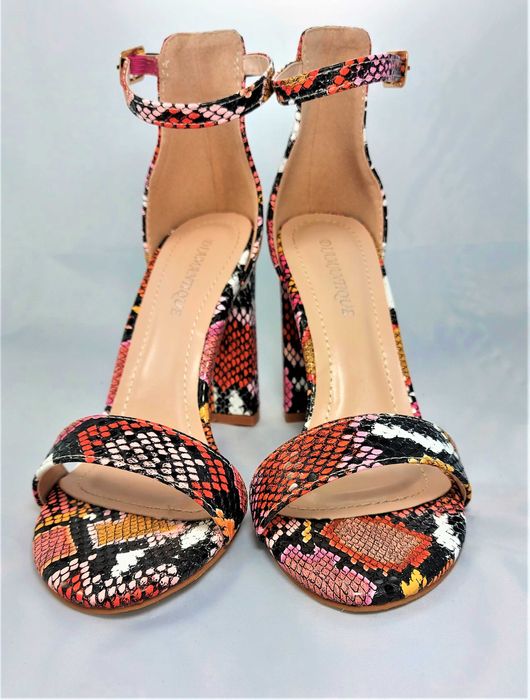 Sandały z imitacją skóry węża