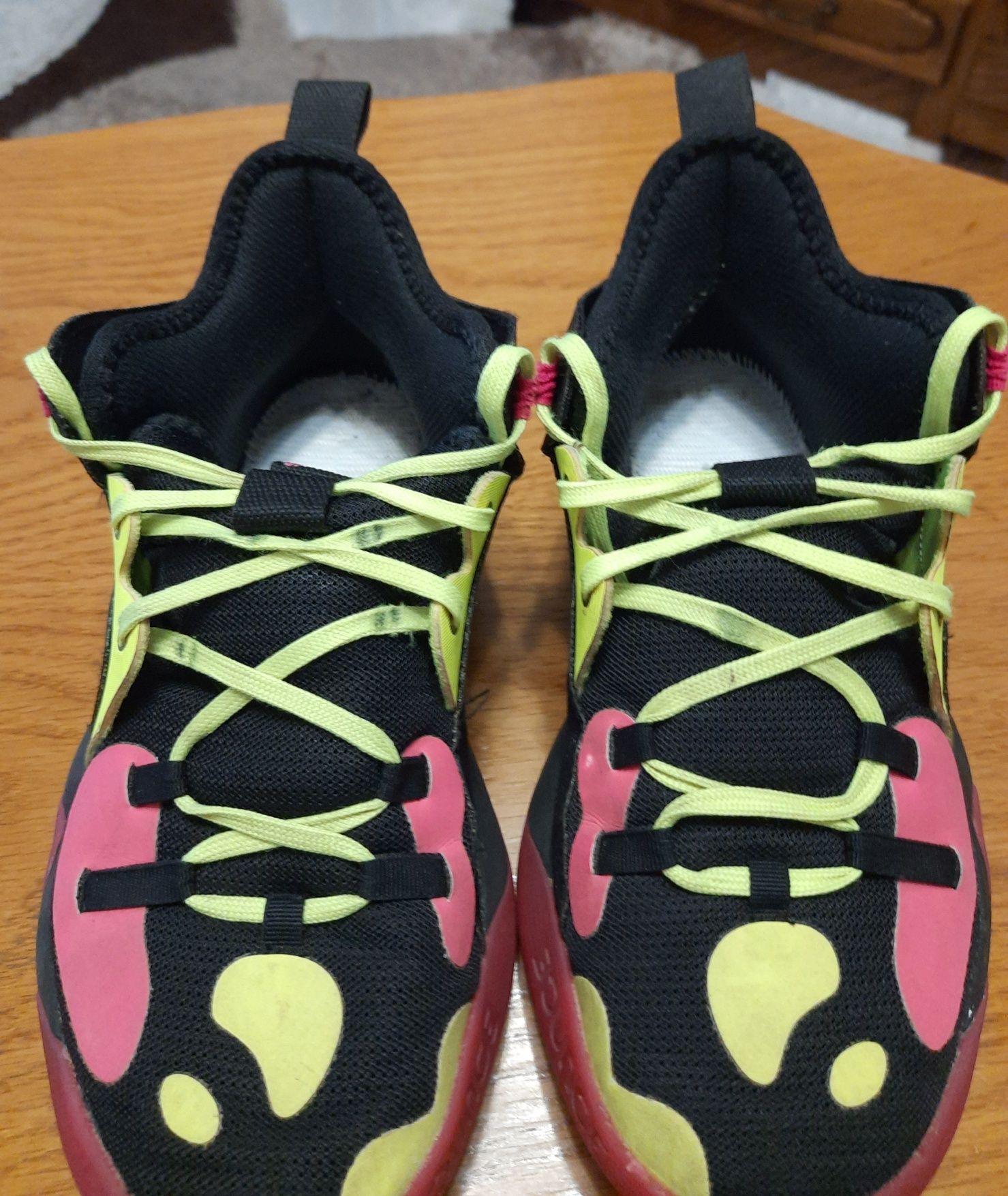 Кросівки adidas Harden Stepback 2 (розмір 36/23см) в хорошому стані