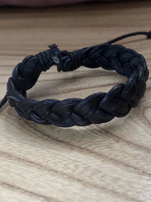bransoletka czarna sznurkowa na reke alternative emo