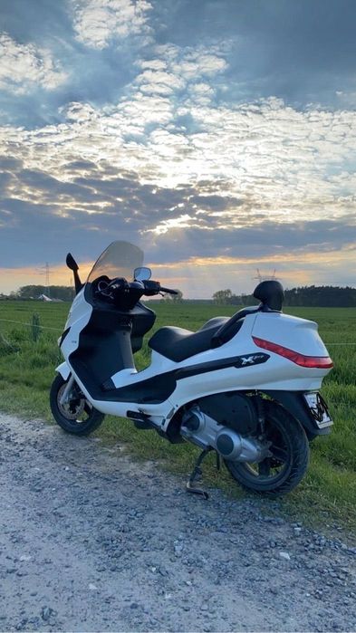 Piaggio Xevo Skuter Piaggio X Evo 8 125 cm3, Sport 2016 r.