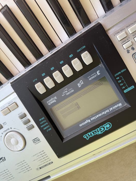 Keyboard pianino