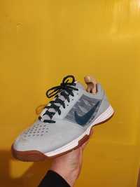 Buty sportowe dla siatkówki Nike court shuttle 5. Róż -43 wkl-27.5cm