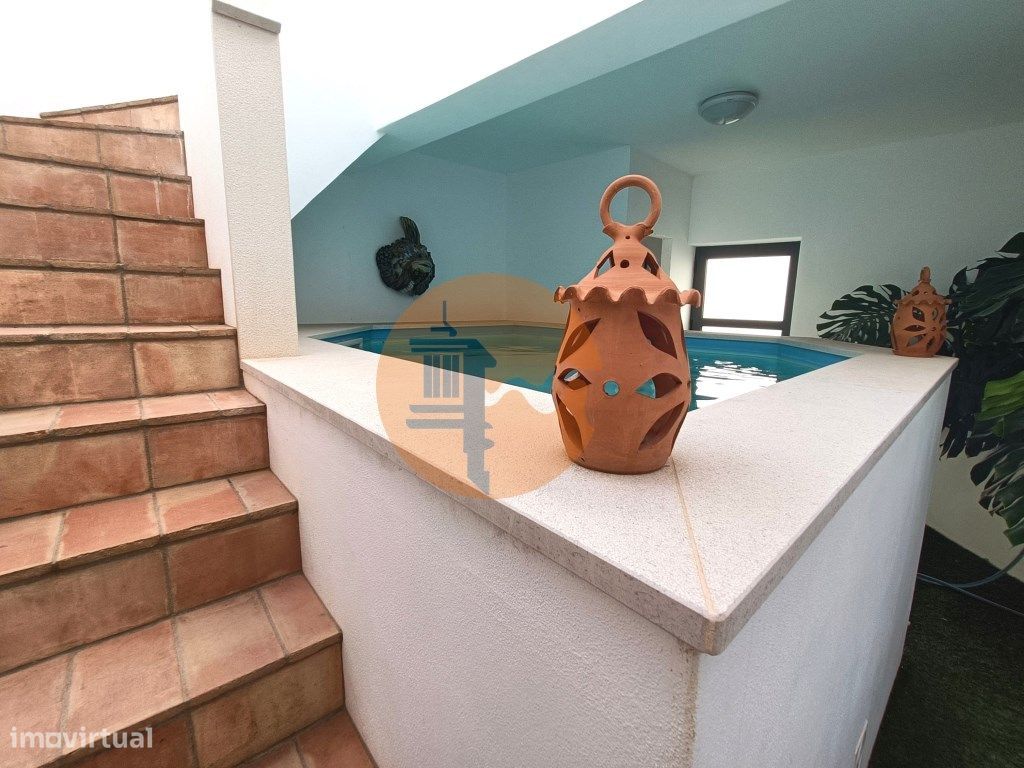 Casa Típica com Piscina na Baixa de Olhão.