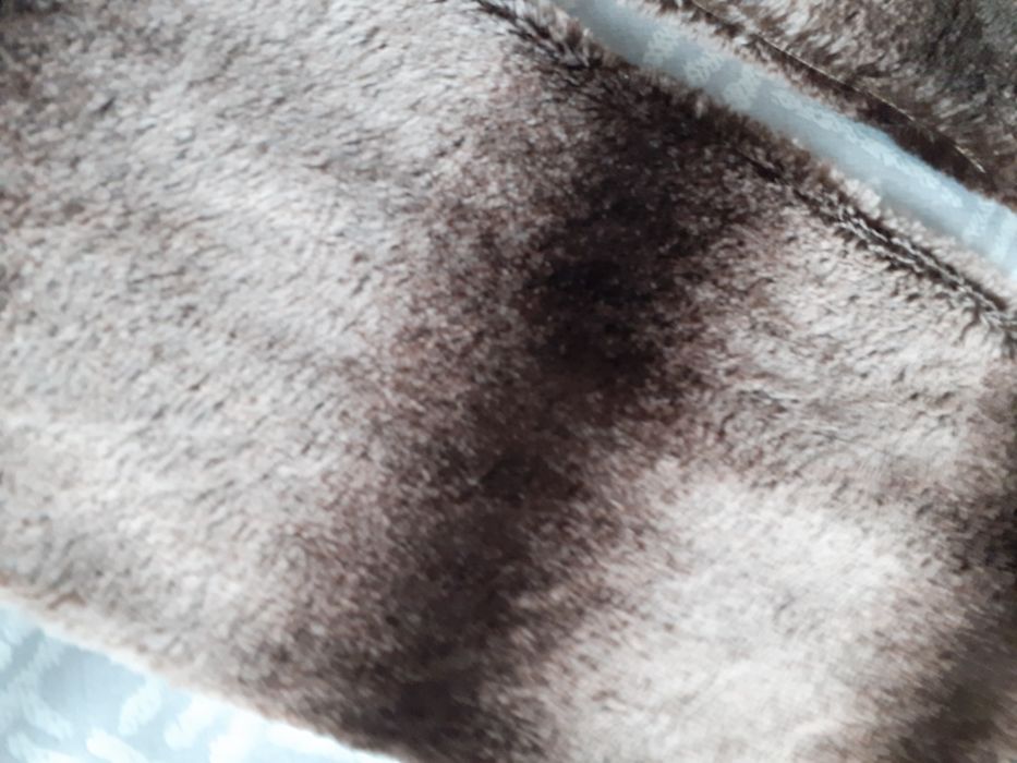 Komin z futra sztucznego