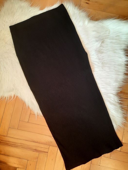 Spódnica Bershka z rozcięciem na nogę