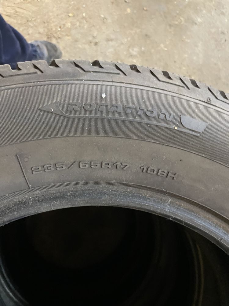 Opony zimowe 235/65/R17