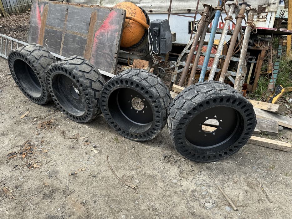 Колеса Диски і Шини 12 - R 16.5  Bobcat