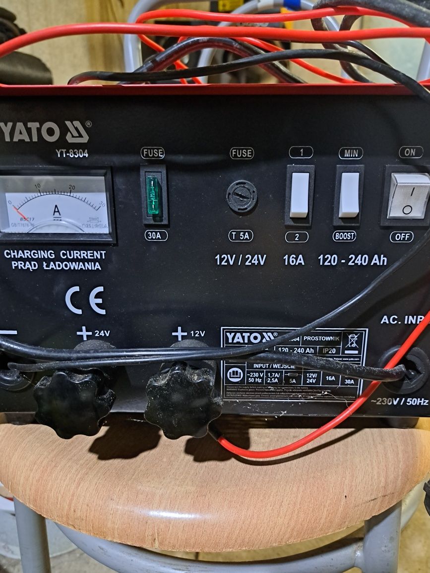 YATO YT-8304 prostownik/24V 16A 240Ah rozruch