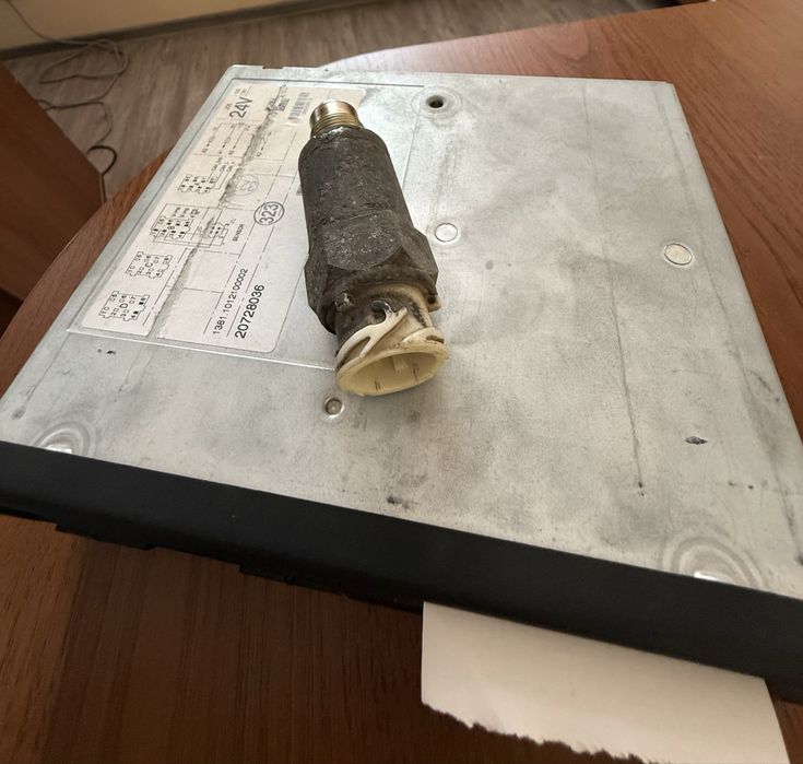 Продам цифровий тахограф з датчиком в хорошому стані