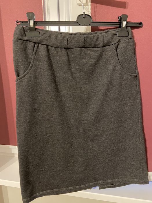 Ołówkowa dopasowana spódnica z kieszeniami rozmiar M