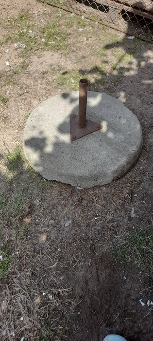 Beton pod parasol ogrodowy