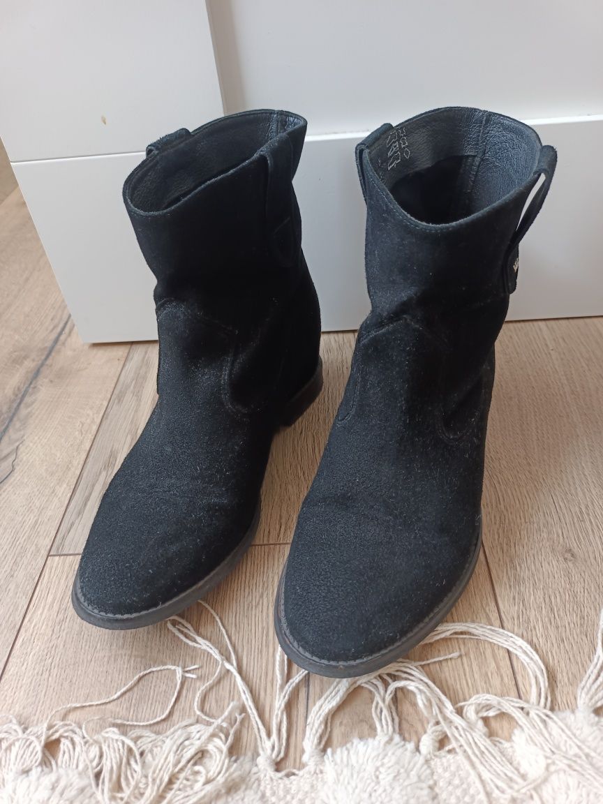 Zamszowe botki WOJAS