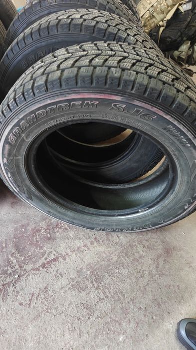 Покришки Dunlop R17