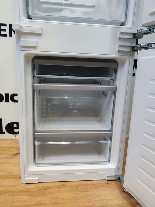 Вбудований холодильник Miele™ KD 7724 E ACTIVE. GERMANY. 2022рік.