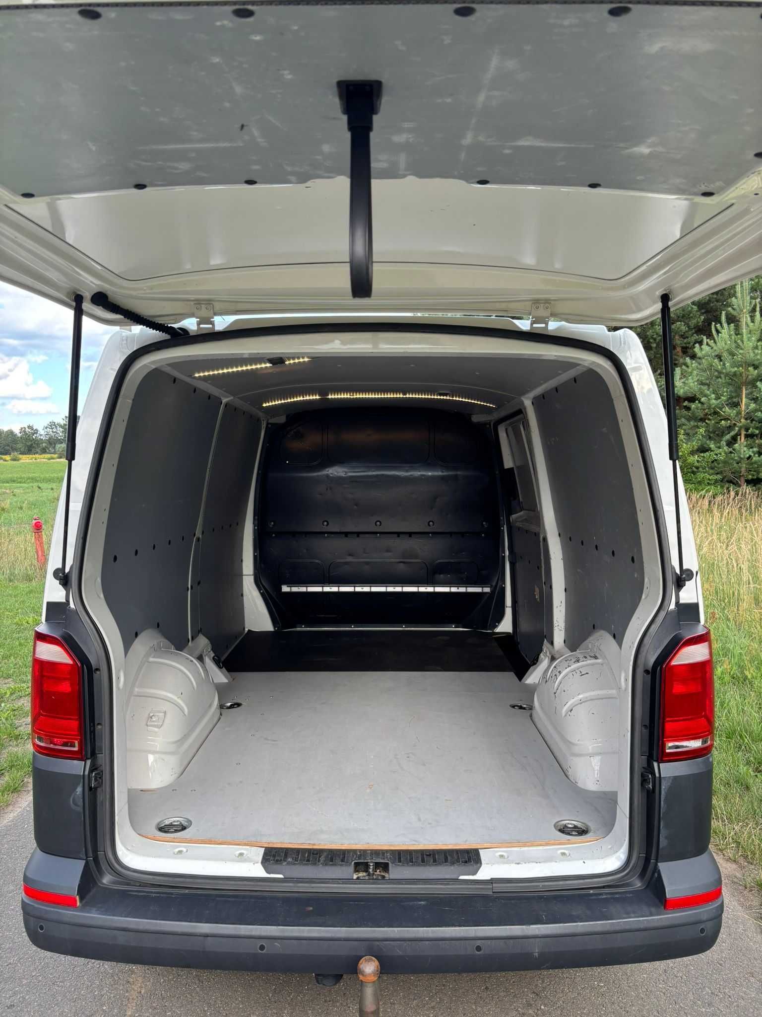 volkswagen transporter T.6  2.0tdi 2017r long.klima.serwis. hak .